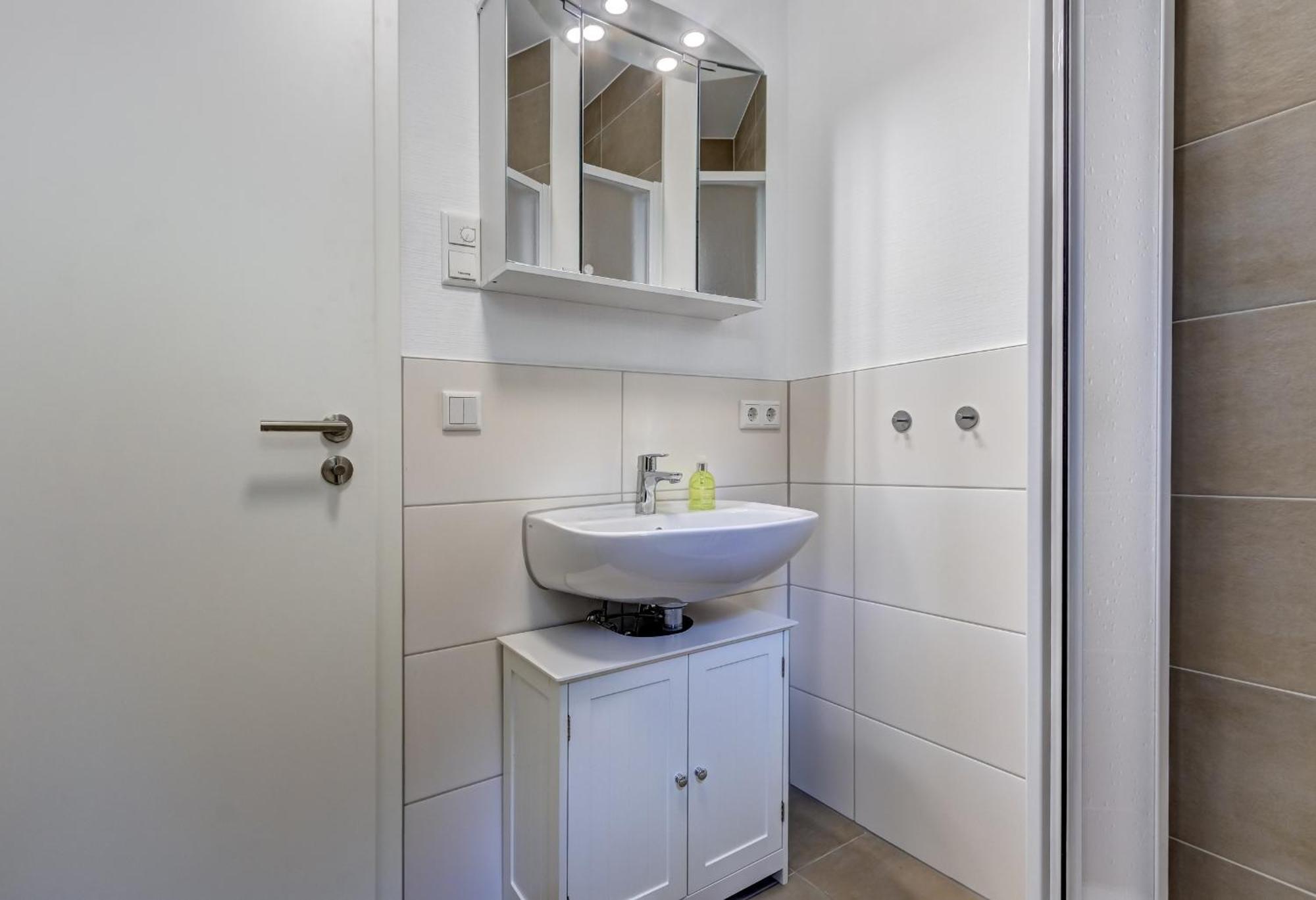 Haus Strandkoerv Mit Fass-Sauna Loddin Esterno foto